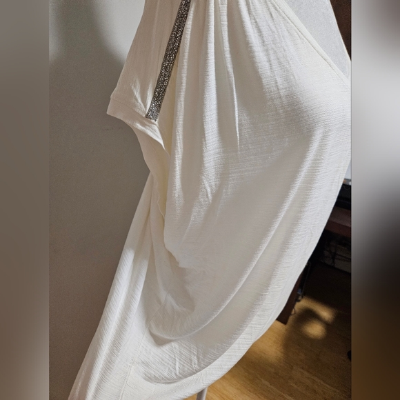 Batwing sleeve white top, size 8 - Picture 4 of 8